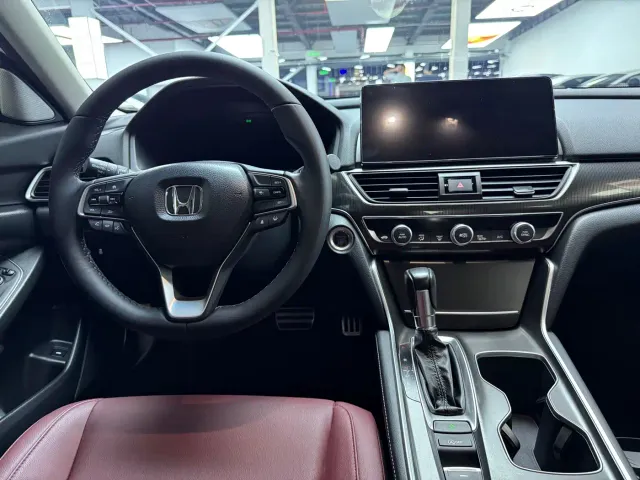 Honda Accord — Фото автомобиля 7