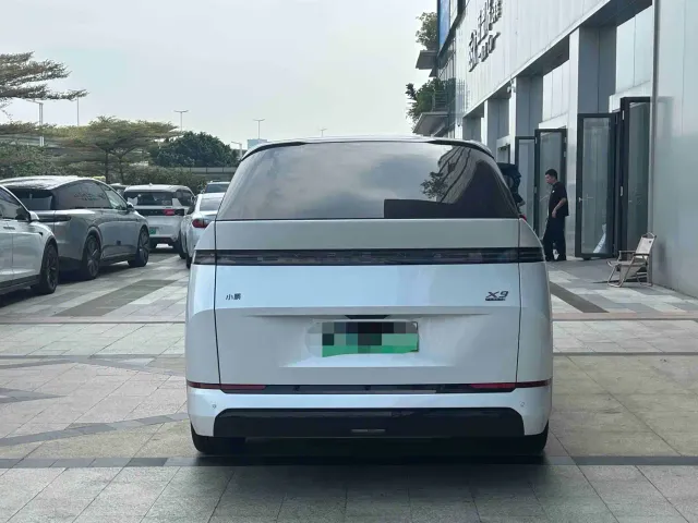 Xpeng X9 — Фото автомобиля 3