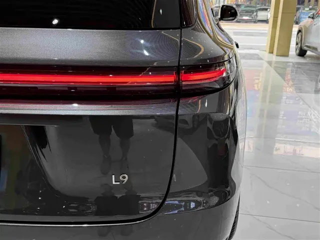 Li Auto L9 — Фото автомобиля 8