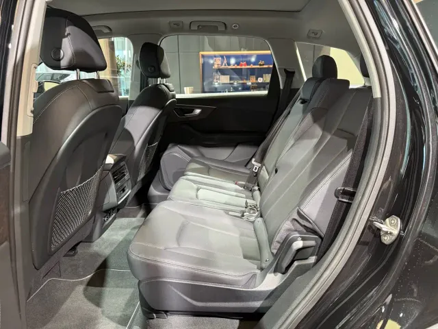 Audi Q7 — Фото автомобиля 11
