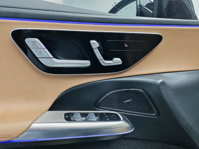 Mercedes-Benz E-Class — Фото автомобиля 17