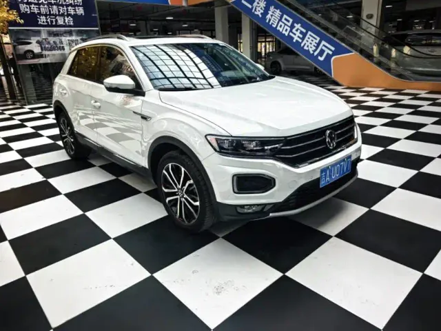 Volkswagen T-Roc — Фото автомобиля 3