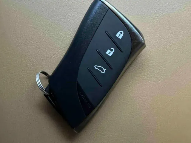 Lexus ES — Фото автомобиля 11