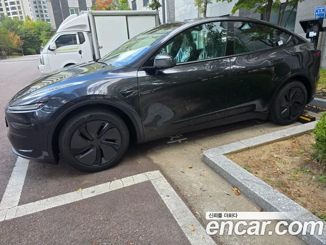 Tesla Model Y — Фото автомобиля 5