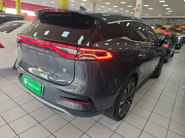BYD Tang — Фото автомобиля 6
