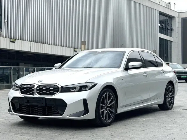 Фотография автомобиля — BMW 3 Series
