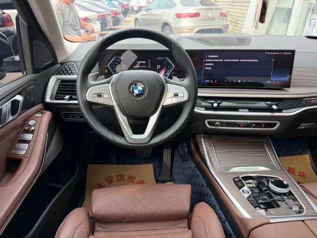 BMW X7 — Фото автомобиля 8