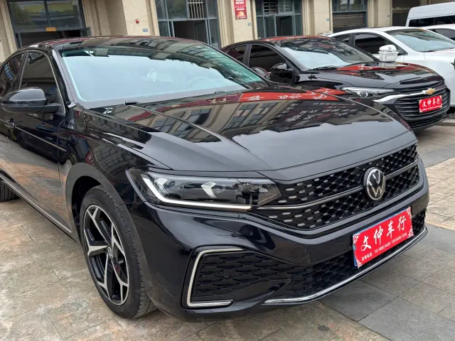 Volkswagen Passat — Фото автомобиля 3