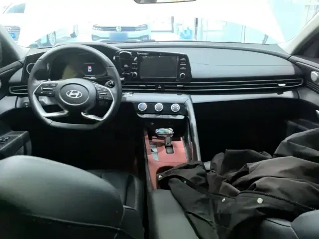 Hyundai Elantra — Фото автомобиля 9
