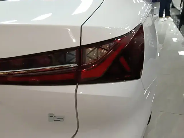 Roewe i5 — Фото автомобиля 7