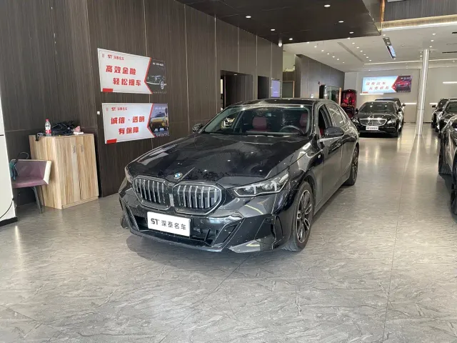 Фотография автомобиля — BMW 5 Series