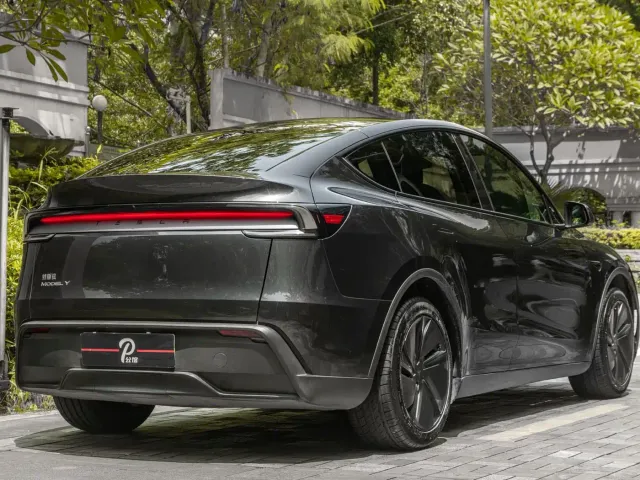 Tesla Model Y — Фото автомобиля 4