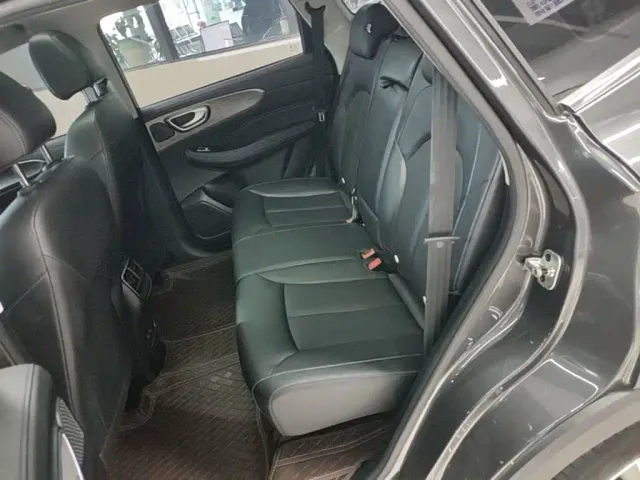 Roewe RX5 — Фото автомобиля 16