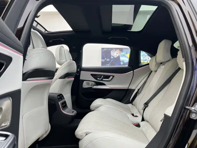 Mercedes-Benz E-Class — Фото автомобиля 18