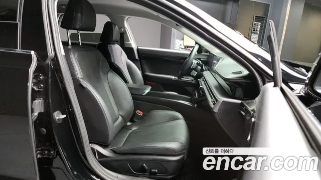 Hyundai Grandeur Grandeur (GN7) 2.5 Бензин 2WD — Фото автомобиля 11