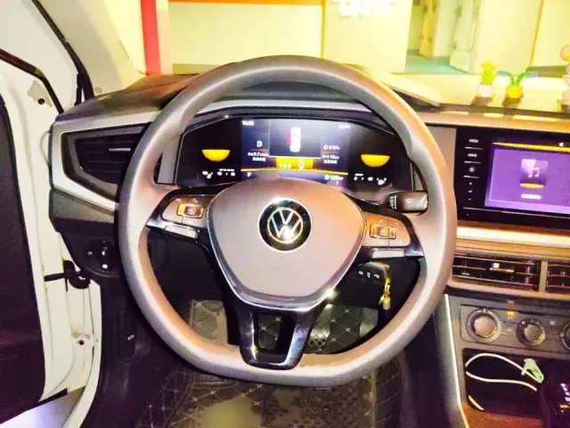Volkswagen Polo — Фото автомобиля 2