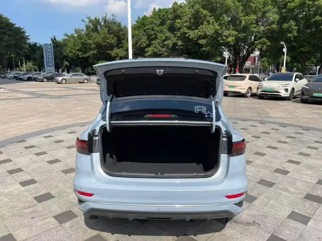 Geely Emgrand — Фото автомобиля 25
