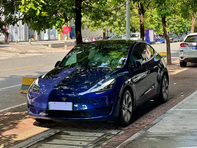 Фотография автомобиля — Tesla Model Y