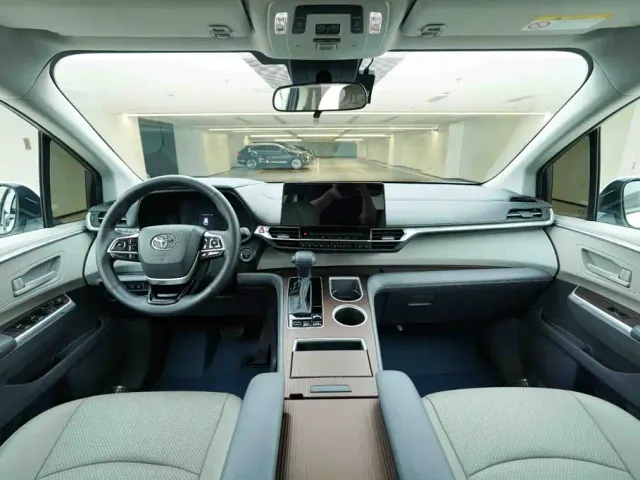 Toyota Toyota Sienna 2024 2.5L Hybrid Comfort Edition — Фото автомобиля 18