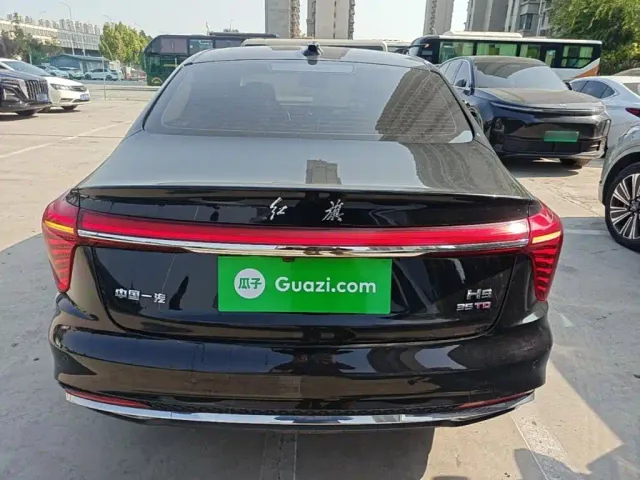 Hongqi H5 — Фото автомобиля 5