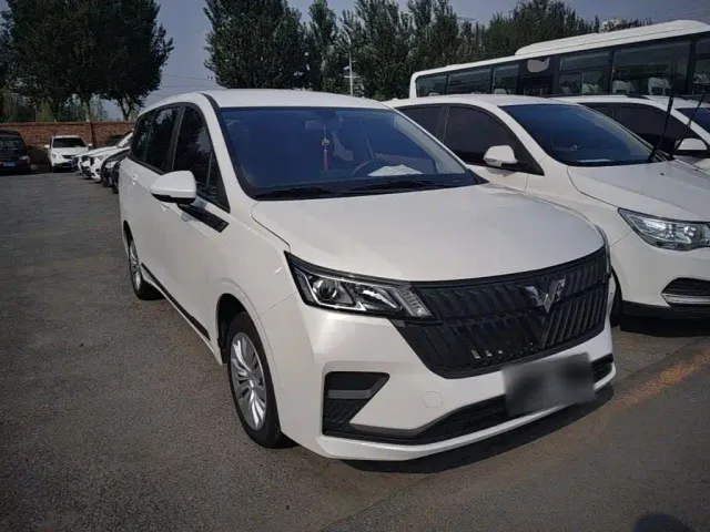 Wuling Jiachen — Фото автомобиля 3