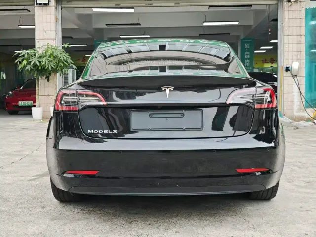 Tesla Model 3 — Фото автомобиля 3