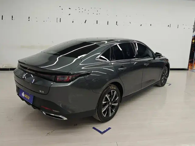 Changan Eado — Фото автомобиля 3