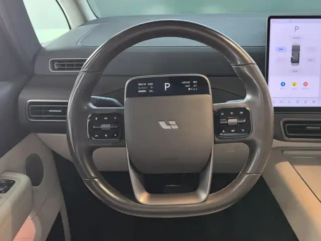 Li Auto MEGA — Фото автомобиля 15