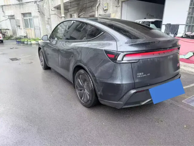 Tesla Model Y — Фото автомобиля 9
