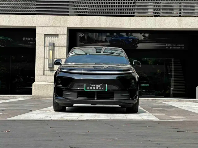 Li Auto L6 — Фото автомобиля 3