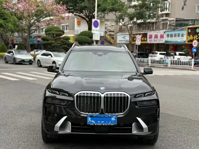 Фотография автомобиля — BMW X7