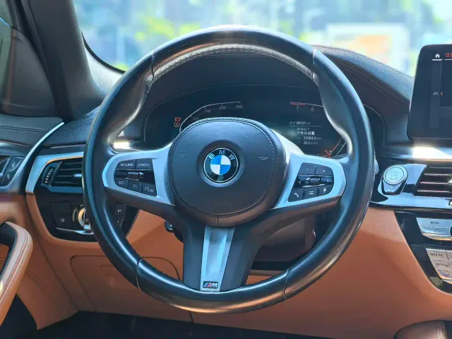 BMW 5 Series — Фото автомобиля 11
