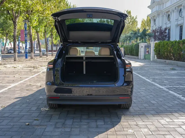 Li Auto i6 — Фото автомобиля 9