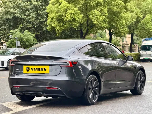 Tesla Model 3 — Фото автомобиля 5