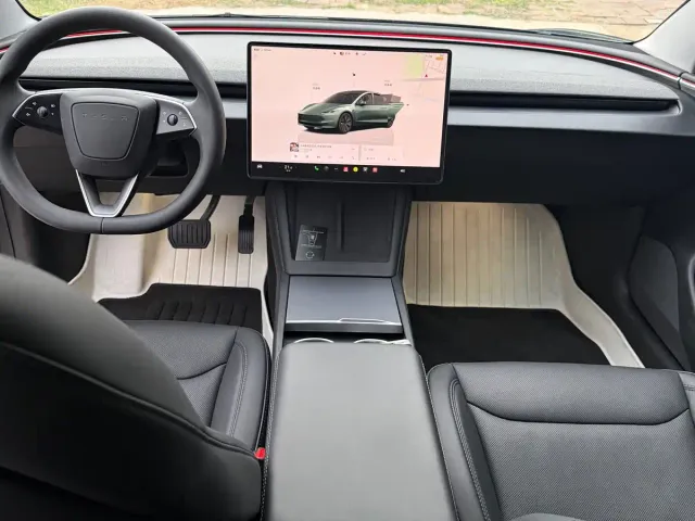 Tesla Model 3 — Фото автомобиля 11