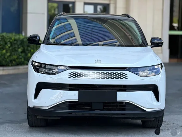 Leapmotor C11 — Фото автомобиля 2