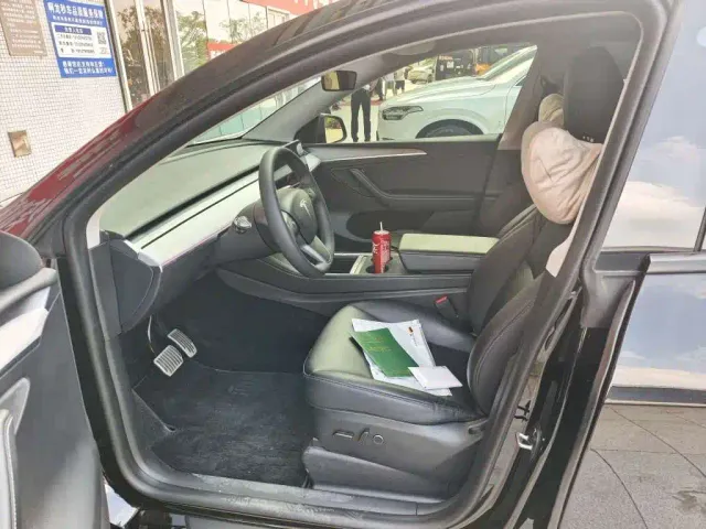 Tesla Model Y — Фото автомобиля 3