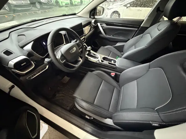 Geely Binyue — Фото автомобиля 7