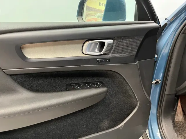 Volvo XC40 — Фото автомобиля 6