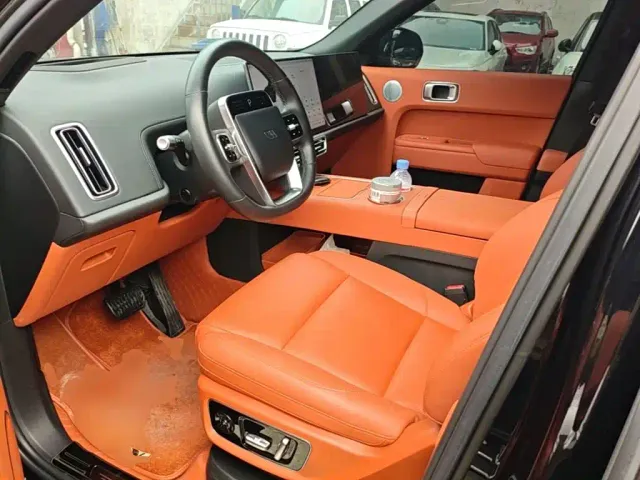 Li Auto L8 — Фото автомобиля 14