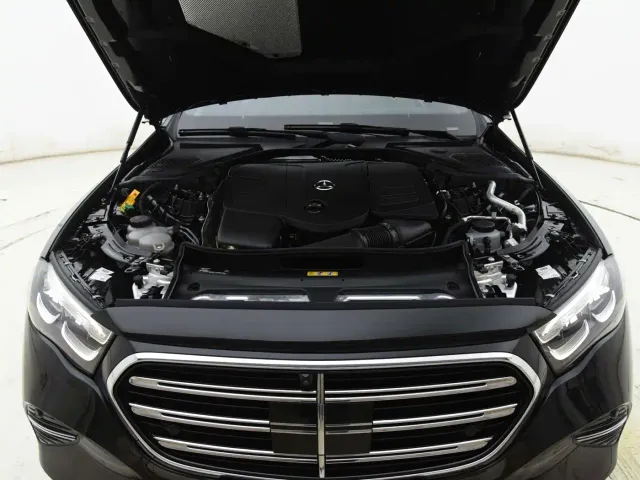 Mercedes-Benz E-Class — Фото автомобиля 15