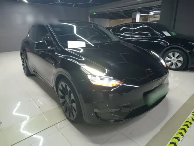 Tesla Model Y — Фото автомобиля 21