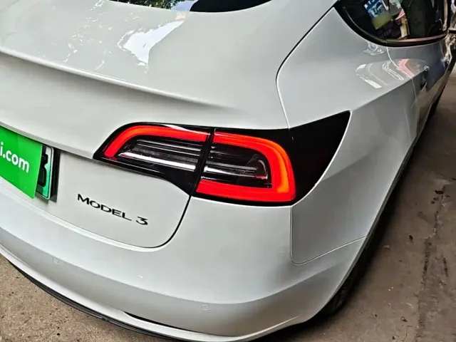 Tesla Model 3 — Фото автомобиля 7