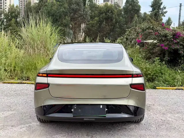 Xpeng P7 — Фото автомобиля 8