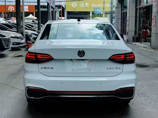 Volkswagen Lavida 2023 1.5L Auto Delight Edition — Фото автомобиля 9