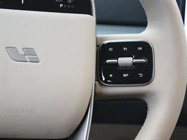 Li Auto Li Auto MEGA 2025 Model Home Family Special Edition — Фото автомобиля 19