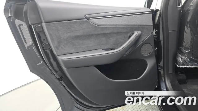 Tesla Model Y — Фото автомобиля 24