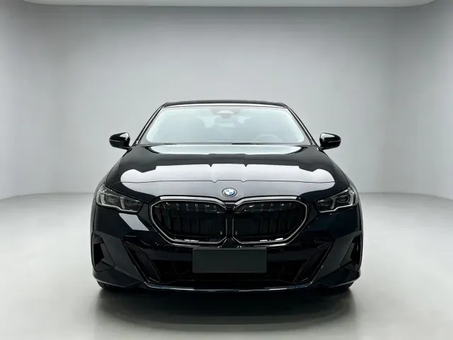 BMW 5 Series — Фото автомобиля 2