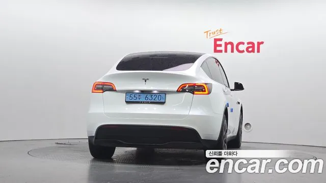 Tesla Model Y — Фото автомобиля 4