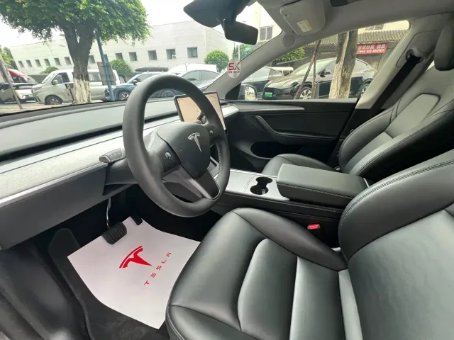 Tesla Model Y — Фото автомобиля 7